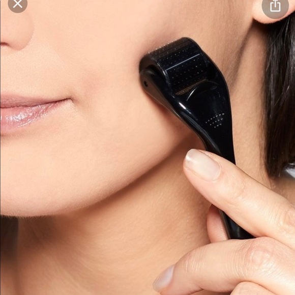 Brand new Nannette de Gaspe Roller Noir microneedling roller - Picture 8 of 8